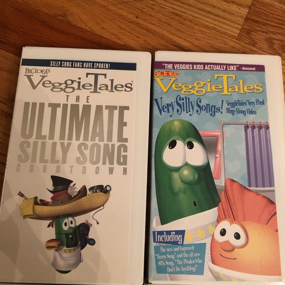 Lot of 4 Vintage Veggie Tales VHS Tapes with Hard Case Silly Song Collection - Picture 4 of 4